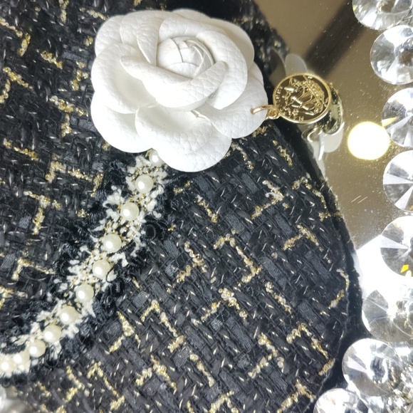 last one.... Tweed Camilla flower cap hat - Picture 5 of 6